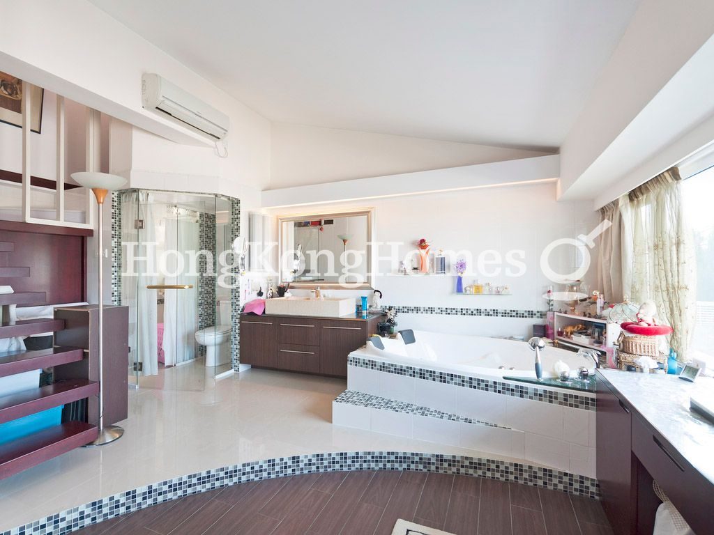 Master Bathroom — Villa Blanche, Clear Water Bay