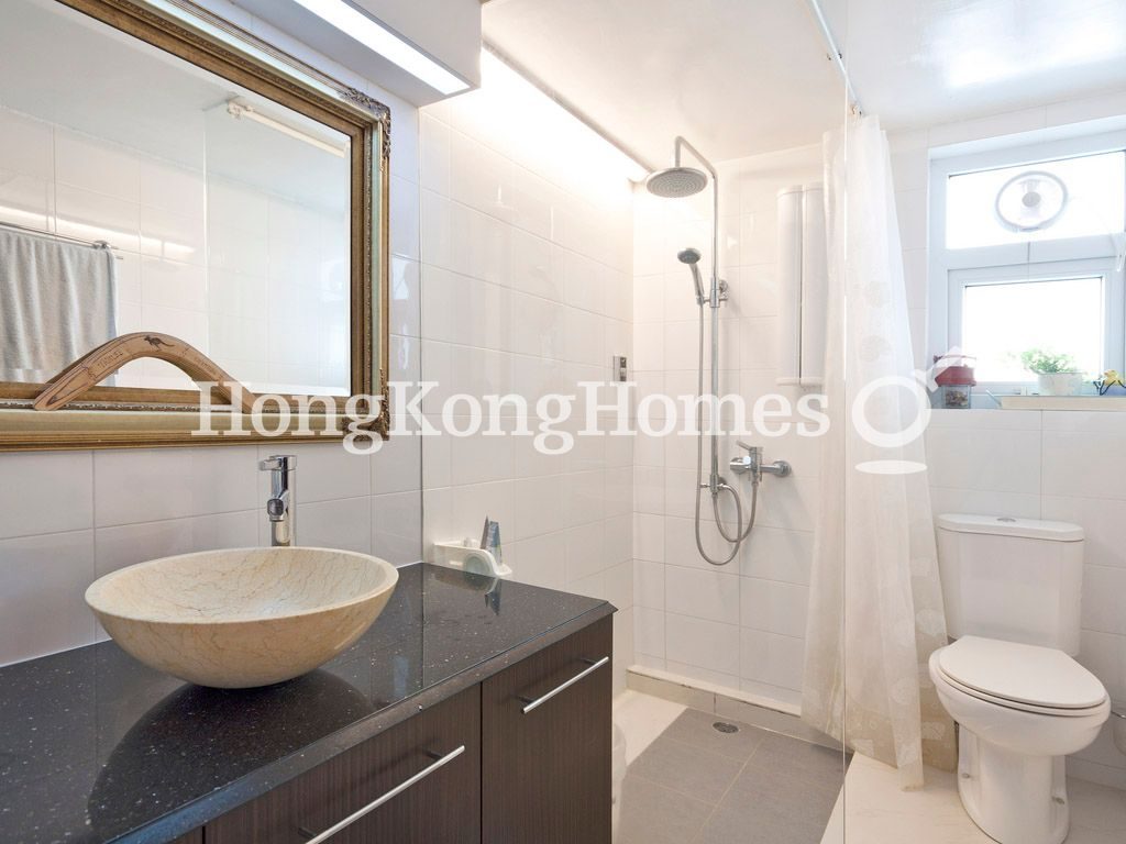 Guest Bathroom — Villa Blanche, Clear Water Bay