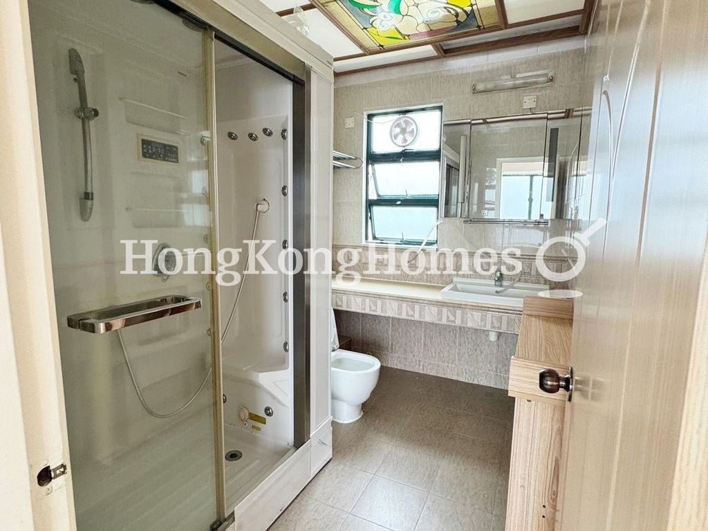Master Bathroom — Carnation Court, Tai Hang