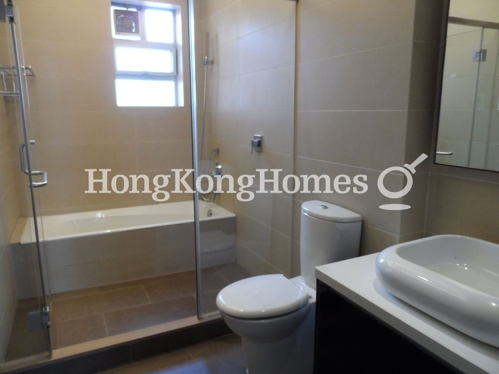 Master Bathroom — Green Lane Court, Happy Valley