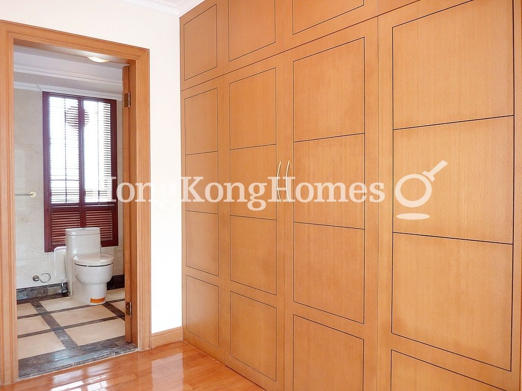 Built-in Wardrobe in Master Bedroom — The Redhill Peninsula - Block 04, Tai Tam