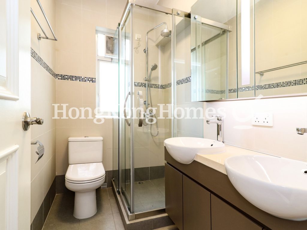 Master Bathroom — Villa Piubello, Chung Hom Kok