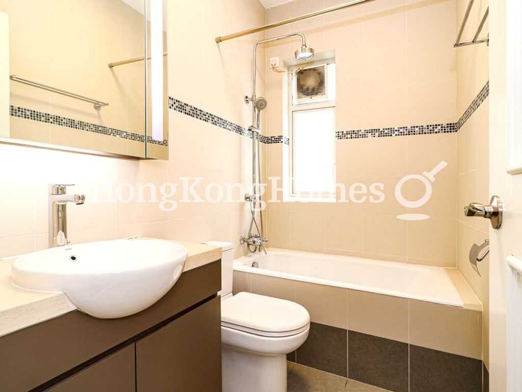 Guest Bathroom — Villa Piubello, Chung Hom Kok