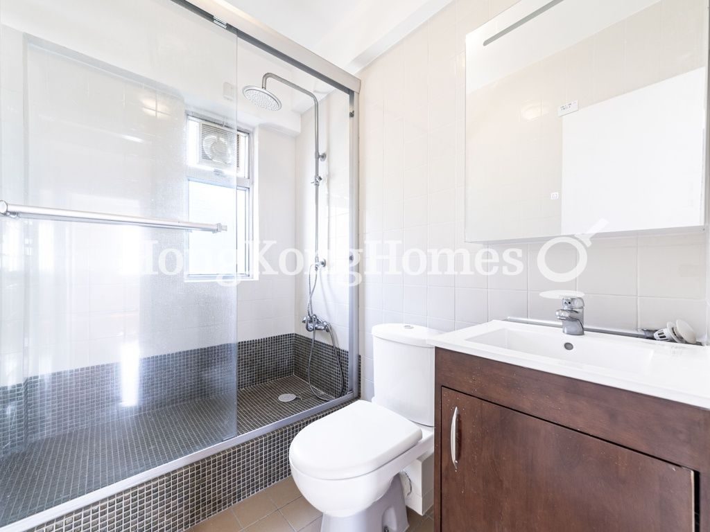 Guest Bathroom — Vista Mount Davis, Pokfulam