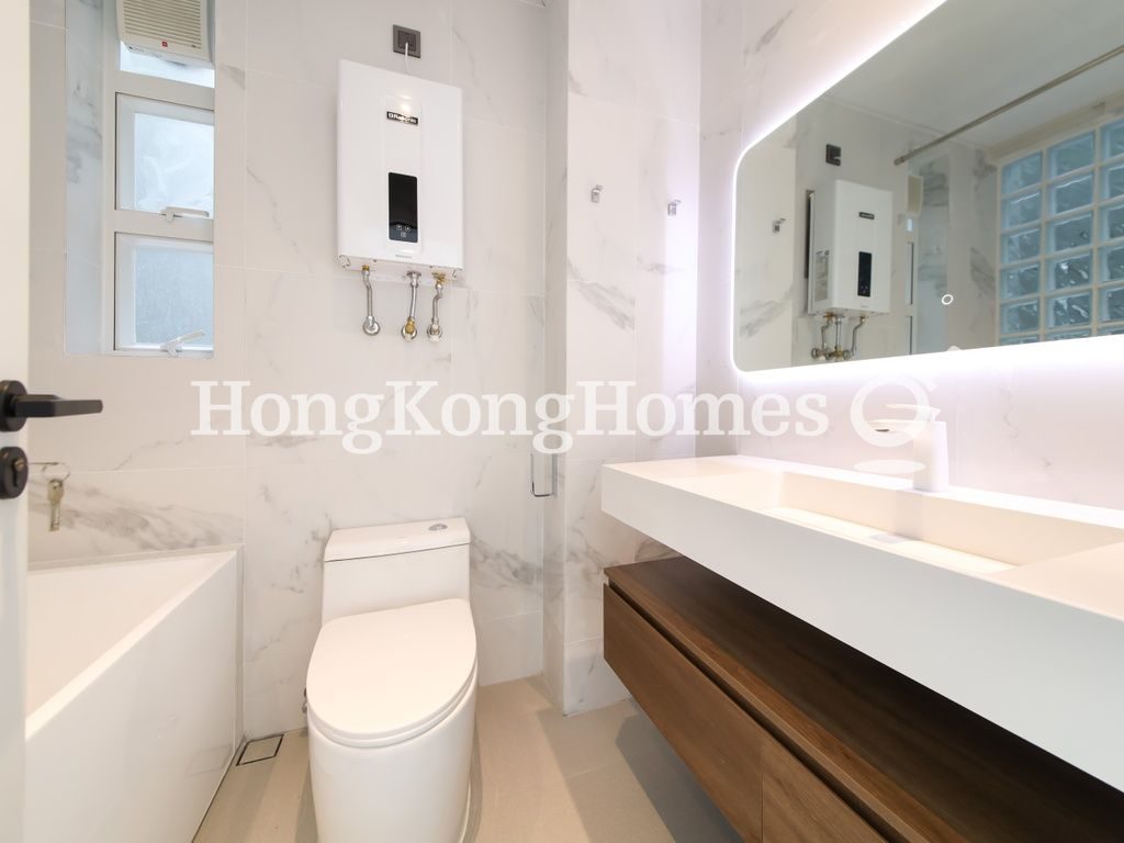 Master Bathroom — Woodland Villa, Shouson Hill