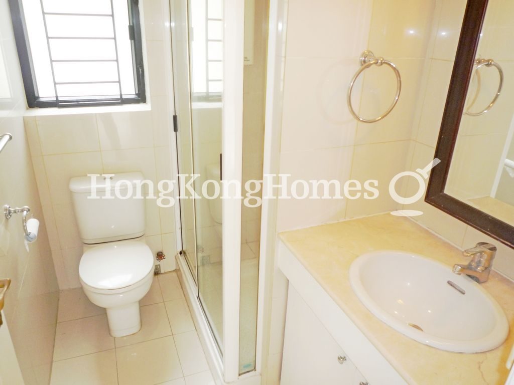 Guest Bathroom — Repulse Bay Garden - Block 11-12, Repulse Bay