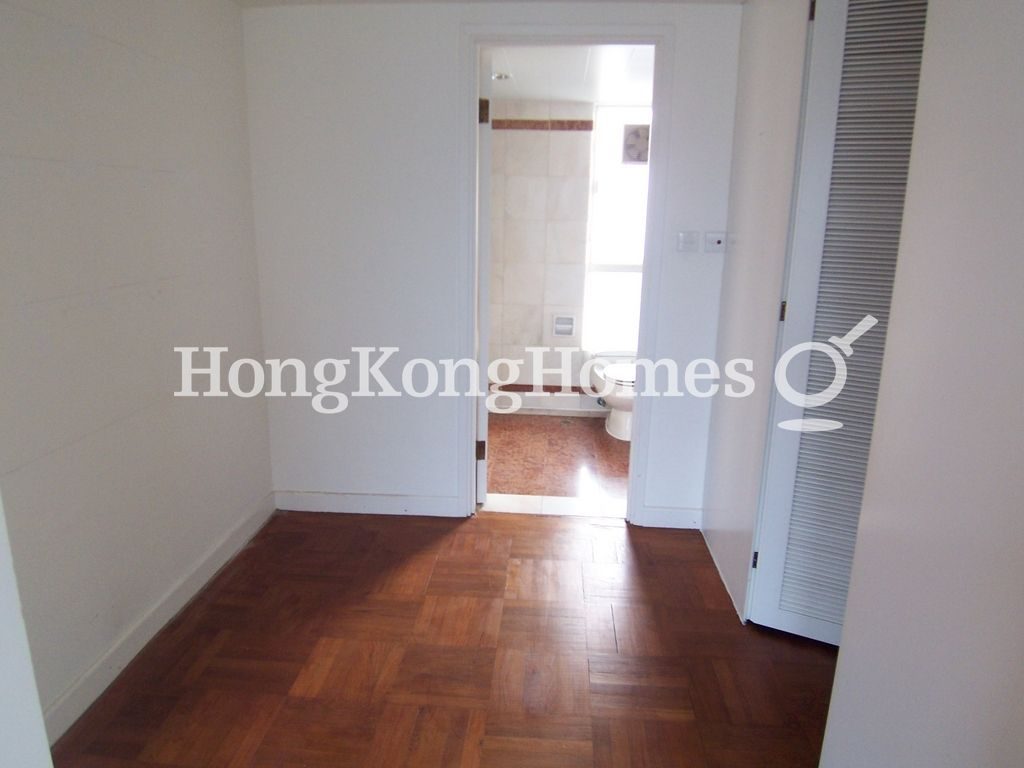 Dressing Area in Master Bedroom — The Redhill Peninsula - Block 07, Tai Tam
