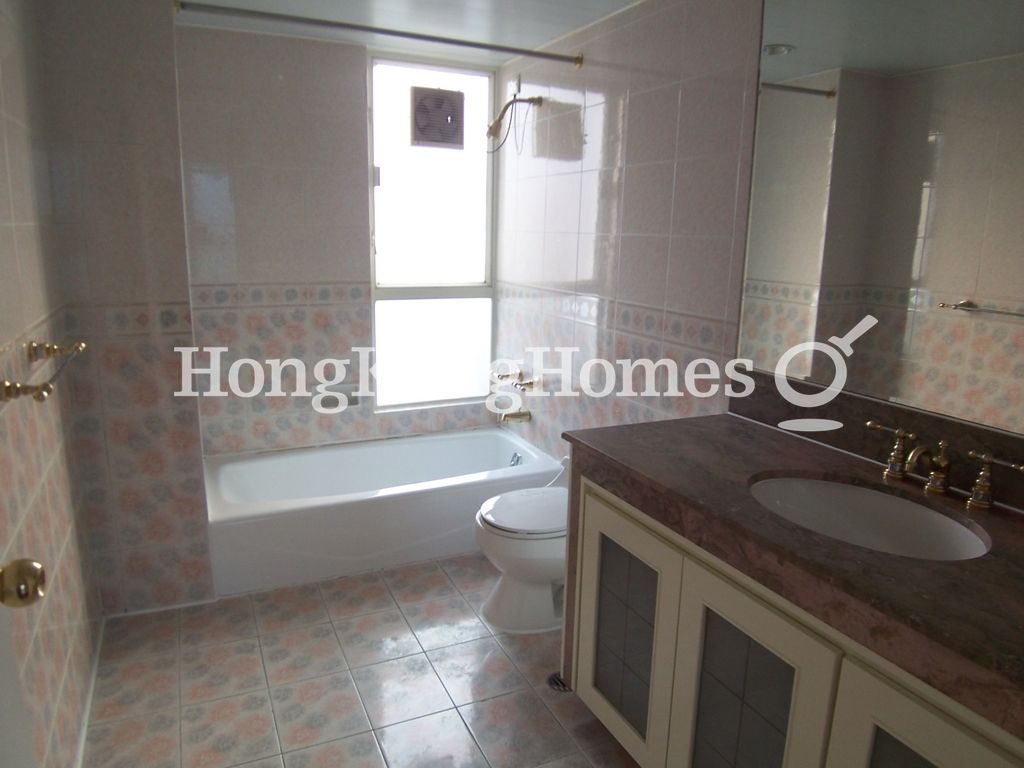 Guest Bathroom — The Redhill Peninsula - Block 07, Tai Tam
