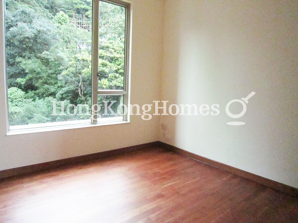 Second Ensuite Bedroom — Chelsea Court, The Peak