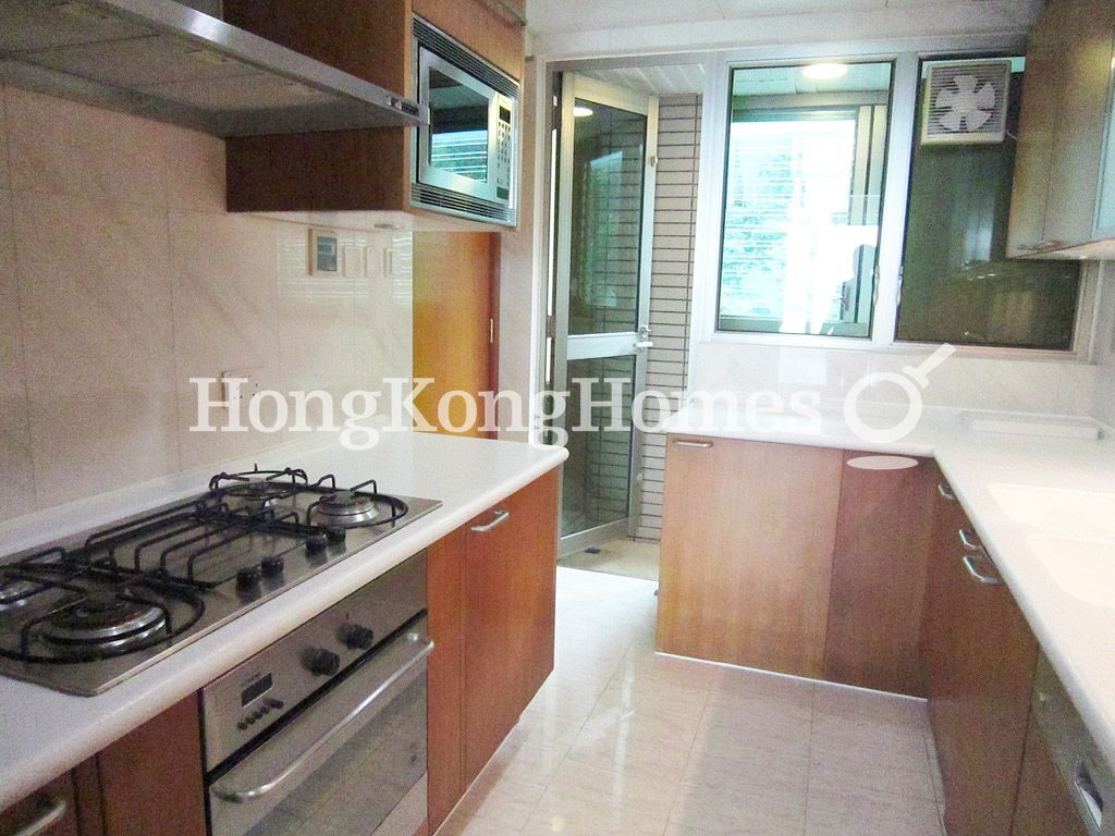 Kitchen — Chelsea Court, The Peak