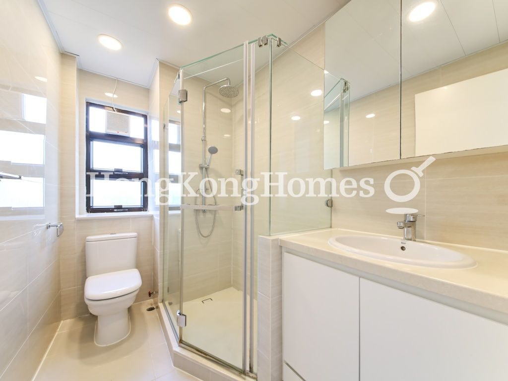 Guest Bathroom — Jadebeach Villa, Chung Hom Kok