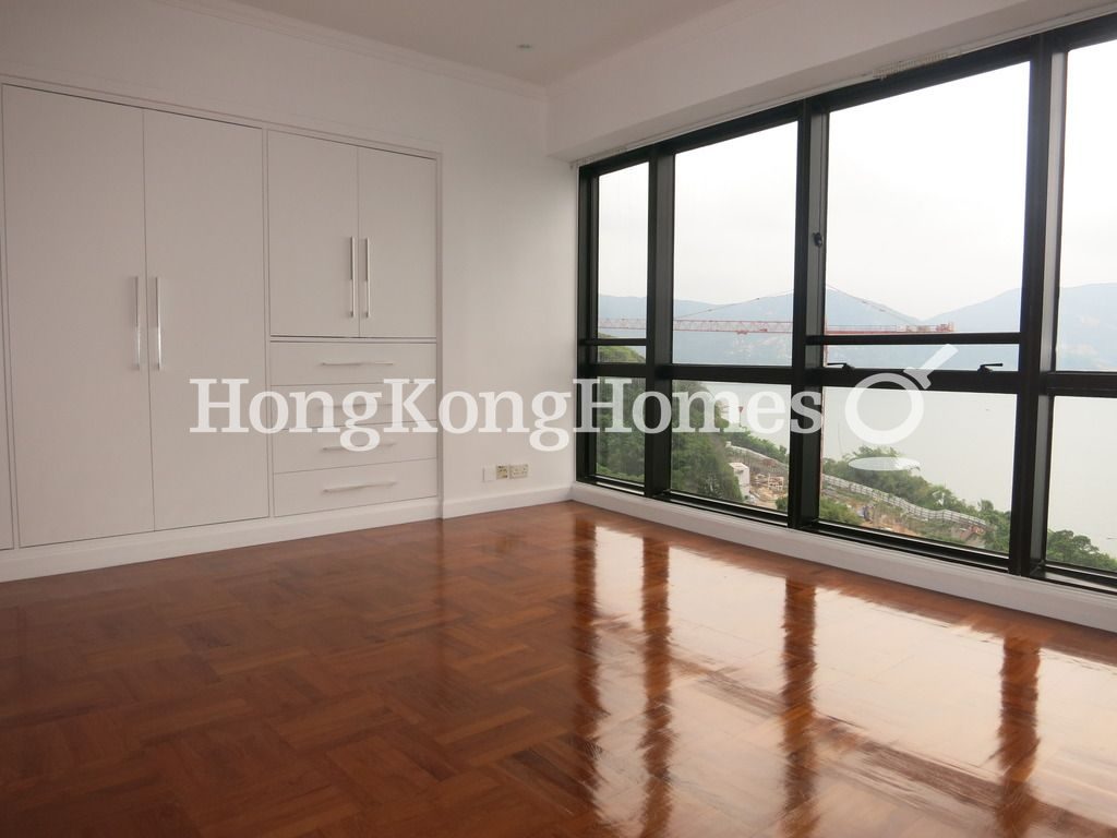Built-in Wardrobe in Master Bedroom — Pacific View - Block 04, Tai Tam