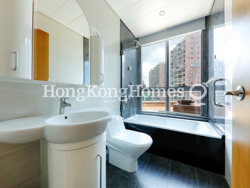 Guest Bathroom — The Ellipsis, Happy Valley