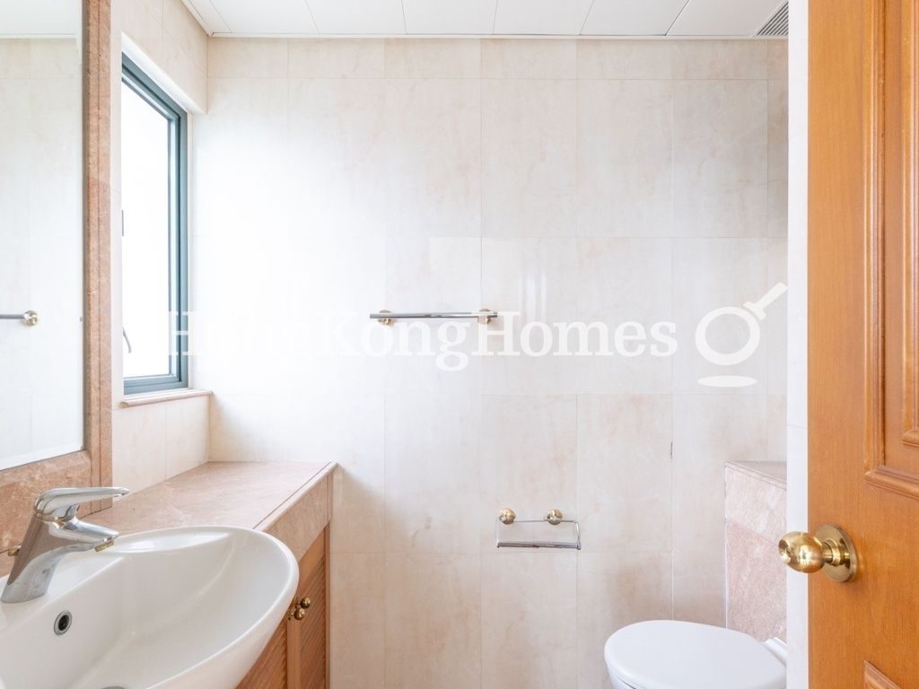 Guest Bathroom — Scenic Lodge, Tai Hang