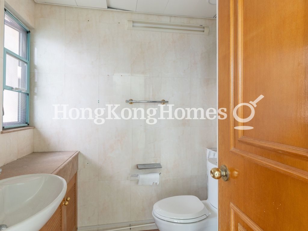 Second Ensuite Bathroom — Scenic Lodge, Tai Hang