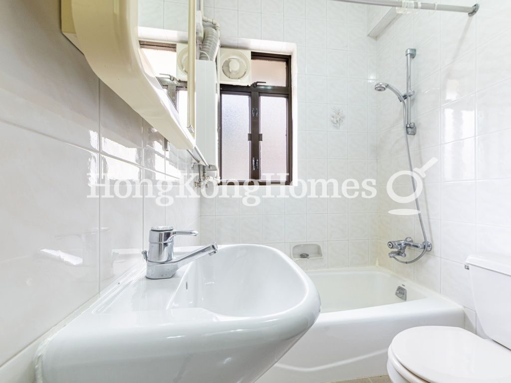 Guest Bathroom — Antonia House, Happy Valley