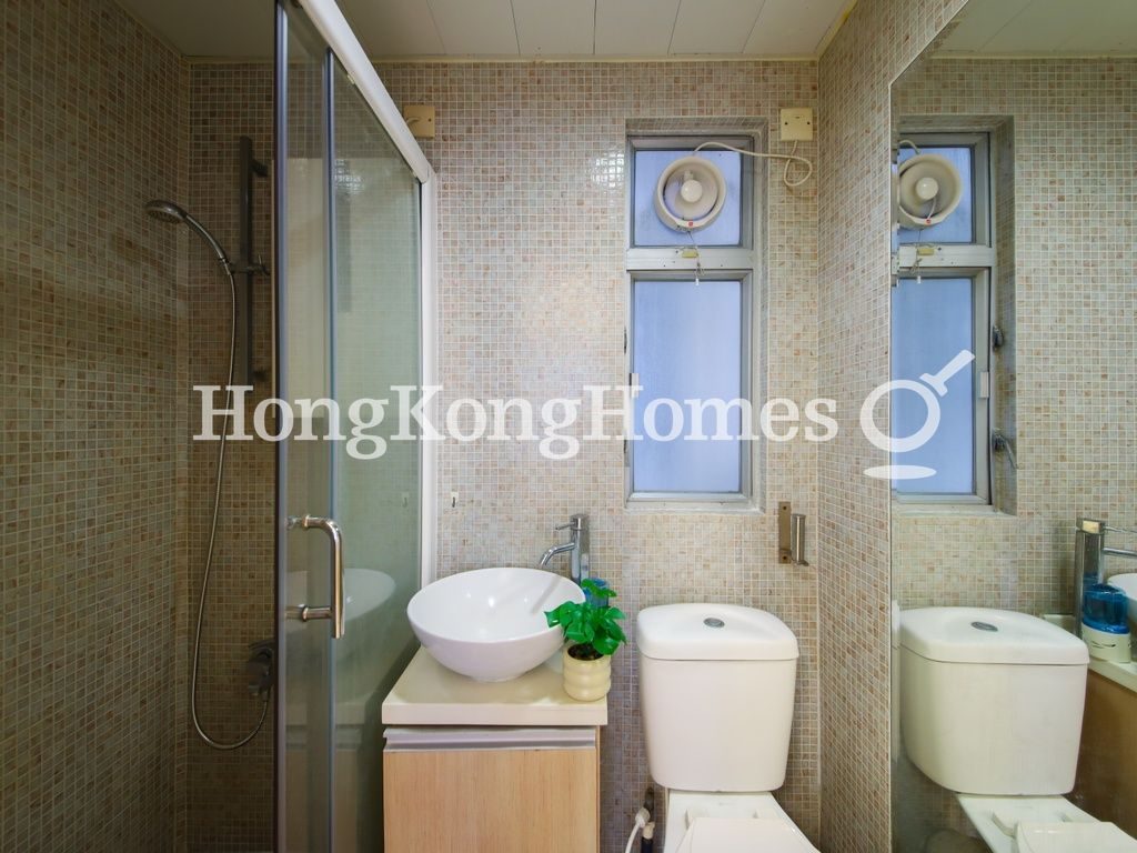 Bathroom — Windsor Court, Mid-levels West