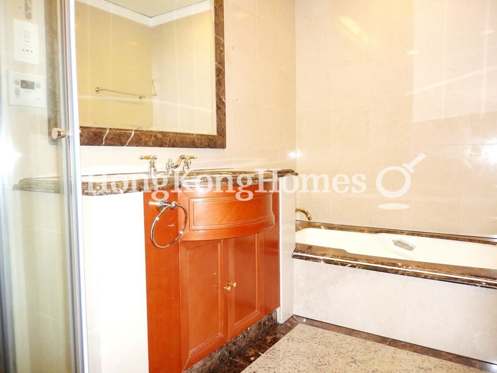 Master Bathroom — Chelsea Court, The Peak