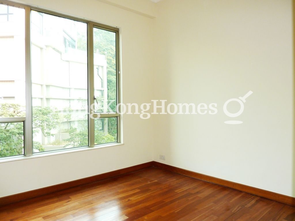 Second Ensuite Bedroom — Chelsea Court, The Peak