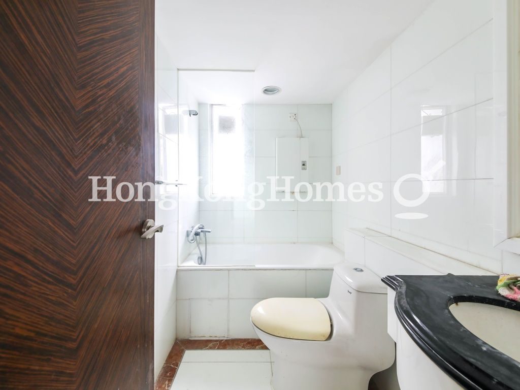 Guest Bathroom — Villa Cecil - Phase III Block 2, Pokfulam