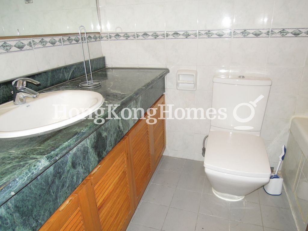 Guest Bathroom — Monmouth Villa, Mid-levels East
