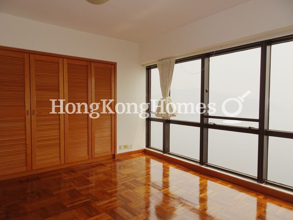 Built-in Wardrobe in Master Bedroom — Pacific View - Block 03, Tai Tam
