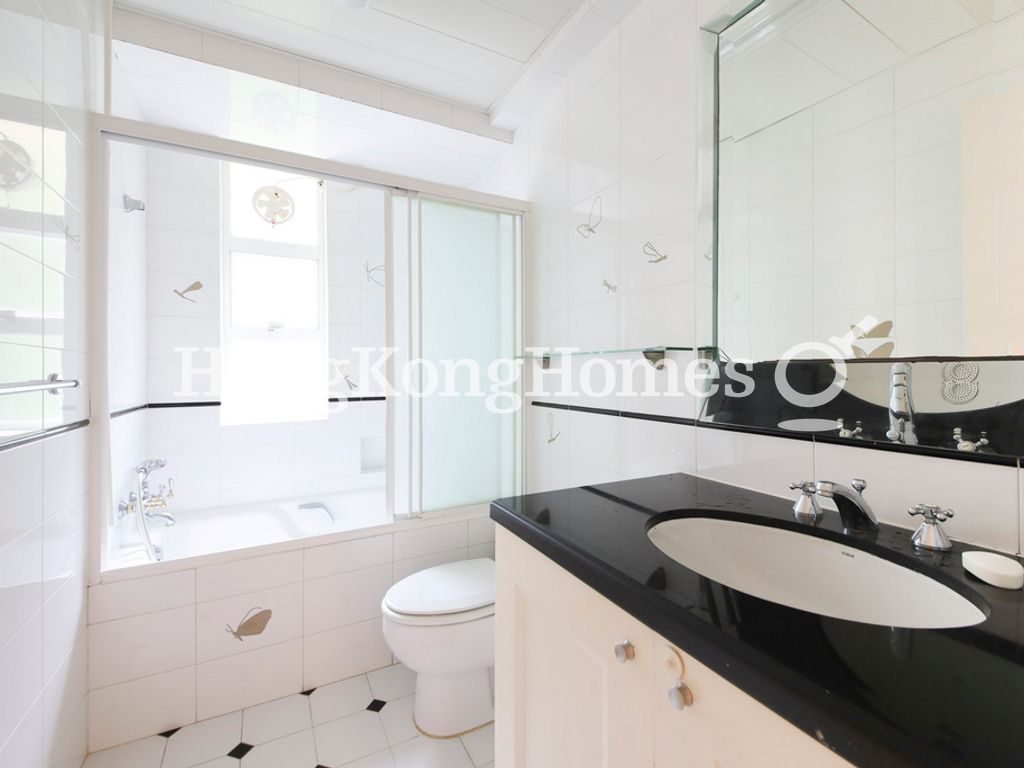 Guest Bathroom — Pearl Gardens, Mid-levels West