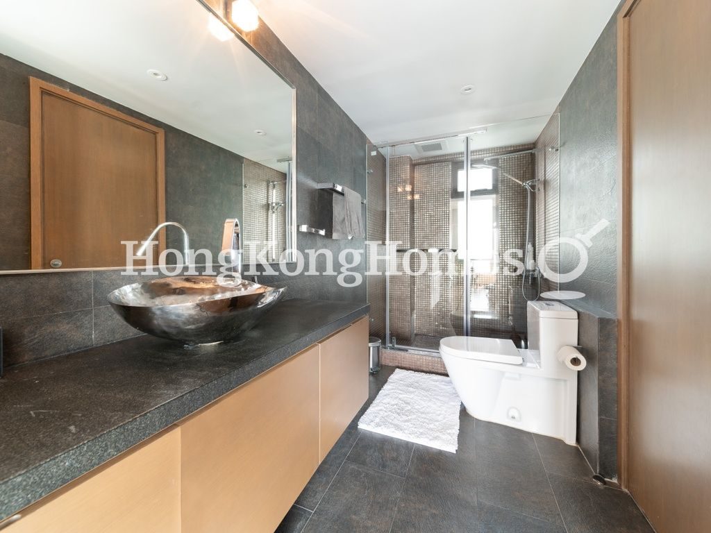 Guest Bathroom — Vista Mount Davis, Pokfulam