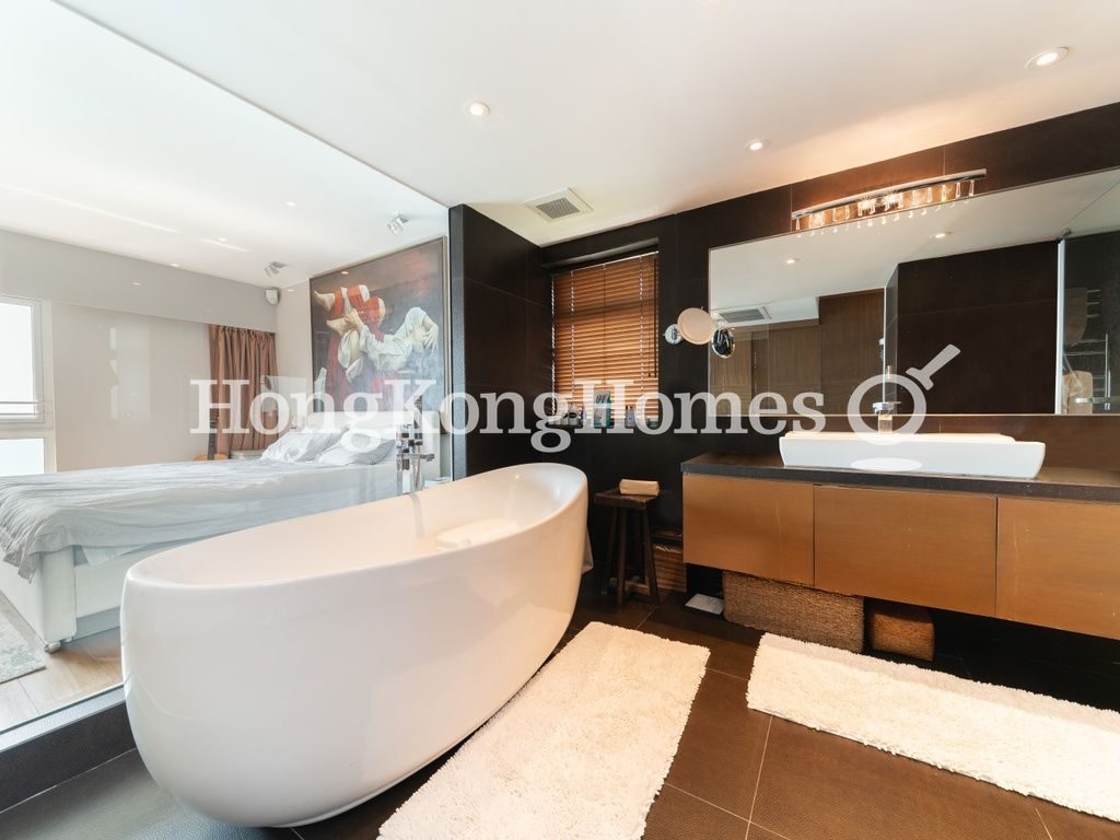 Master Bathroom — Vista Mount Davis, Pokfulam