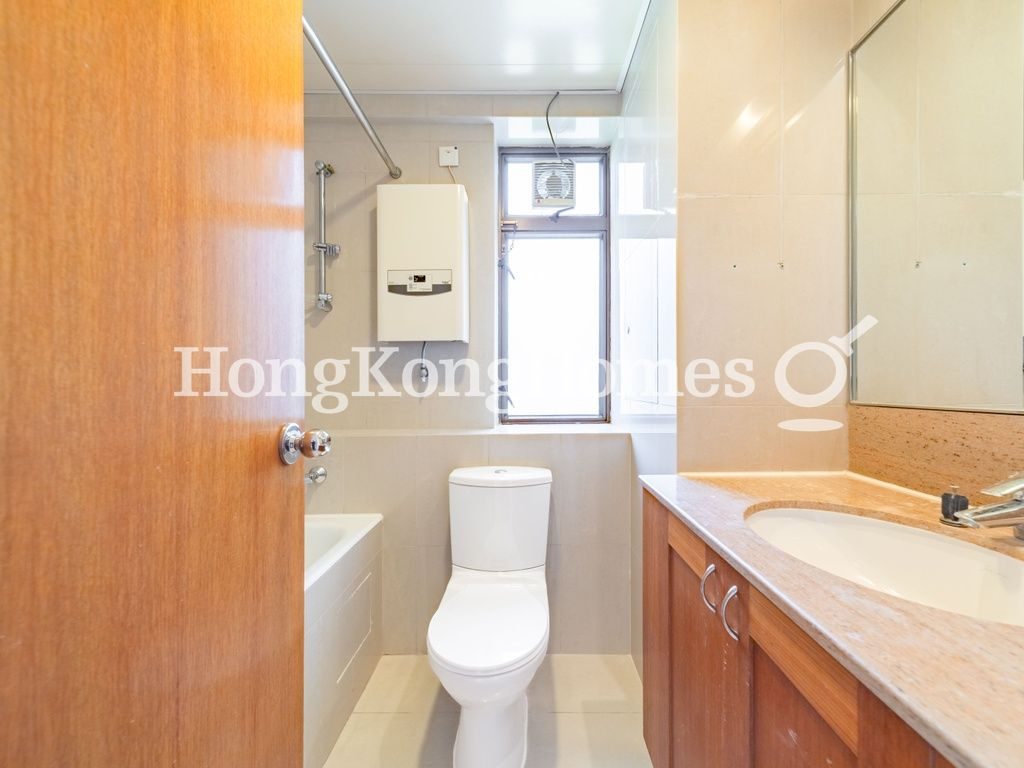 Guest Bathroom — Bamboo Grove - Block 74, Mid-levels East