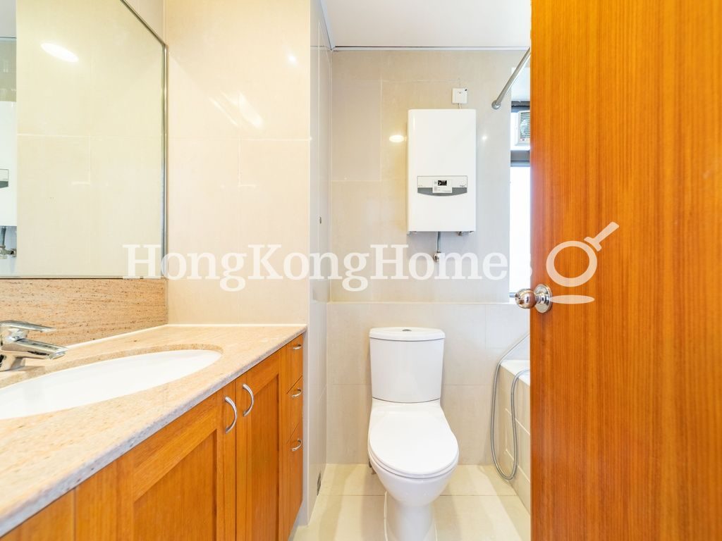 Master Bathroom — Bamboo Grove - Block 74, Mid-levels East