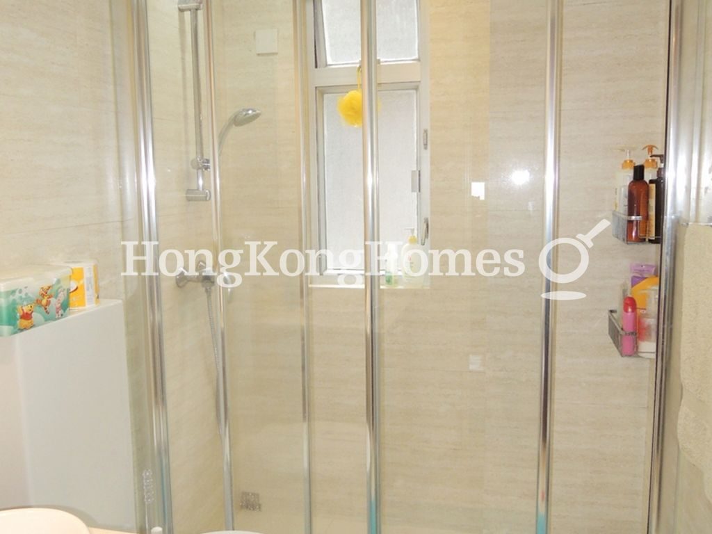 Guest Bathroom — Vista Mount Davis, Pokfulam