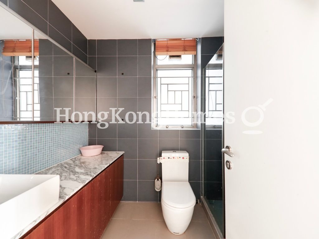 Guest Bathroom — Sorrento Tower - 1, Tsim Sha Tsui