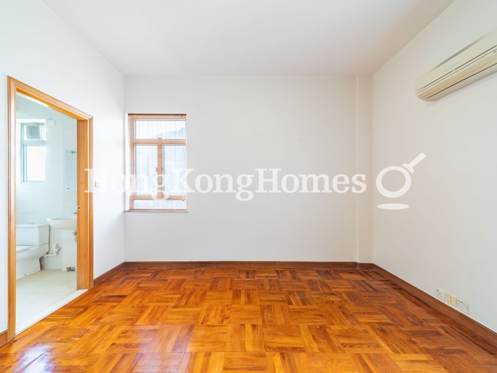 Master Bedroom — Vivian Court, The Peak