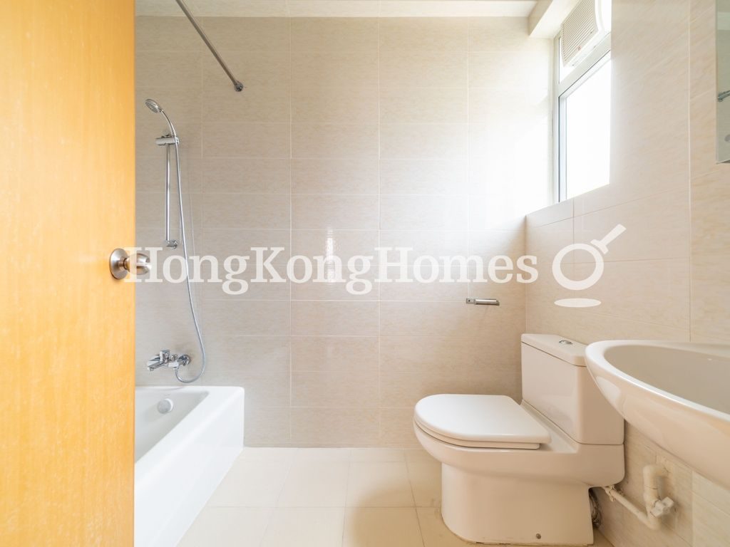 Master Bathroom — Vivian Court, The Peak