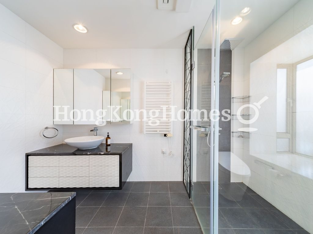 Master Bathroom — Woodbury Court, Pokfulam