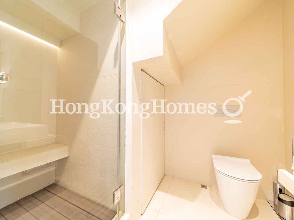 Guest Bathroom — Cheerbond Court, Ho Man Tin / Waterloo Road