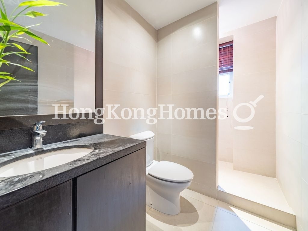 Guest Bathroom — Dragon Lake Villa, Clear Water Bay