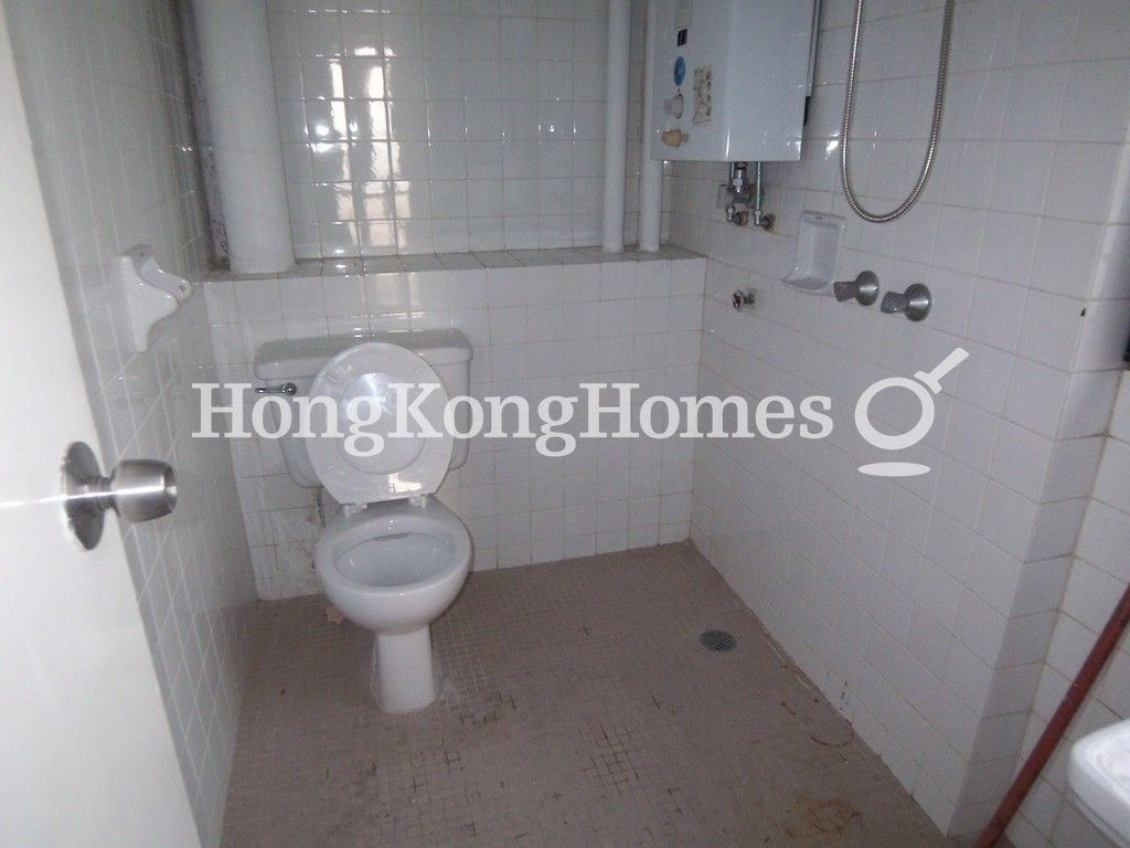 Maid's Washroom — Grand Garden - Block 03, Repulse Bay