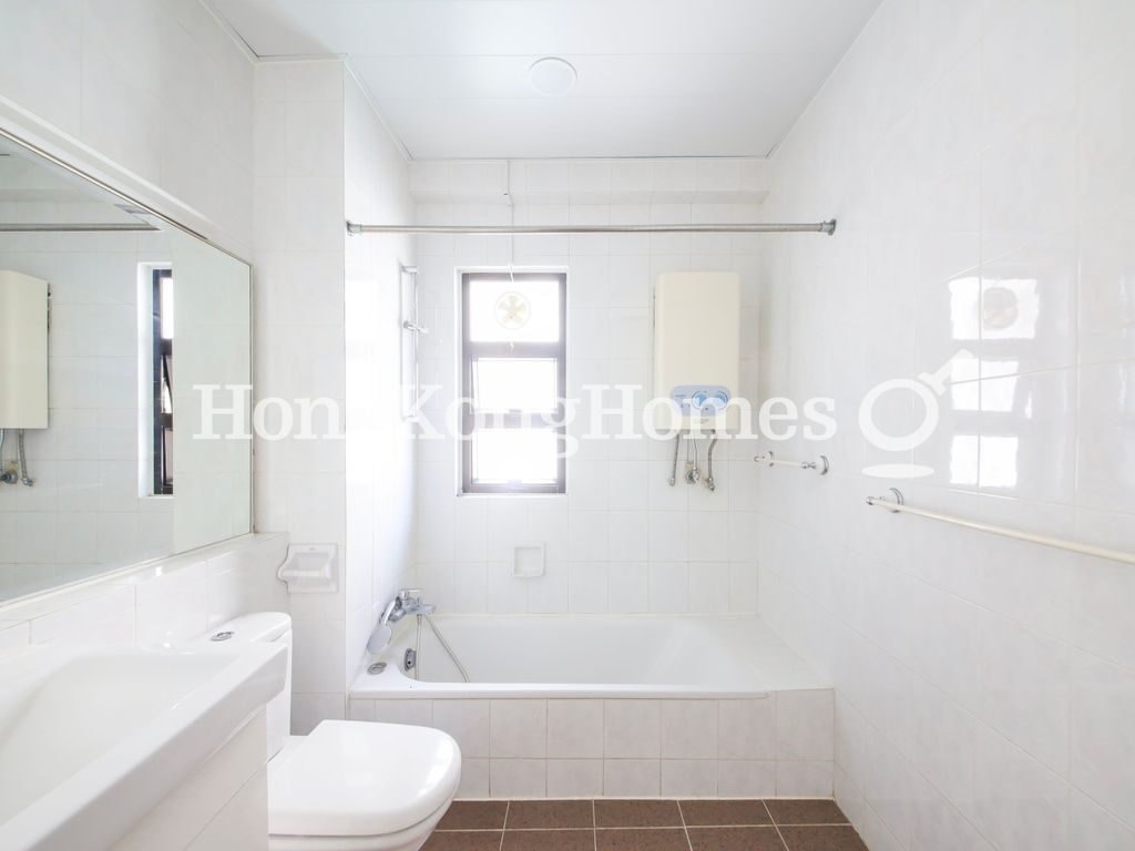 Guest Bathroom — Jadebeach Villa, Chung Hom Kok