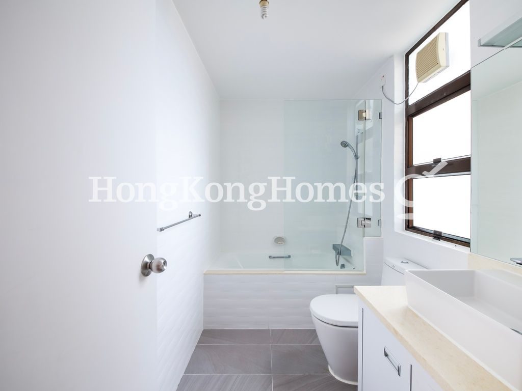 Master Bathroom — Stanley Knoll, Stanley