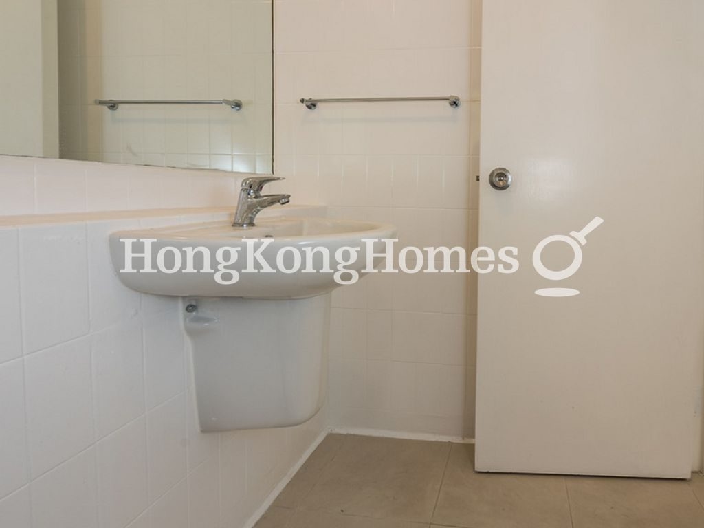 Guest Powder Room — Tam Gardens, Block 04, Pokfulam