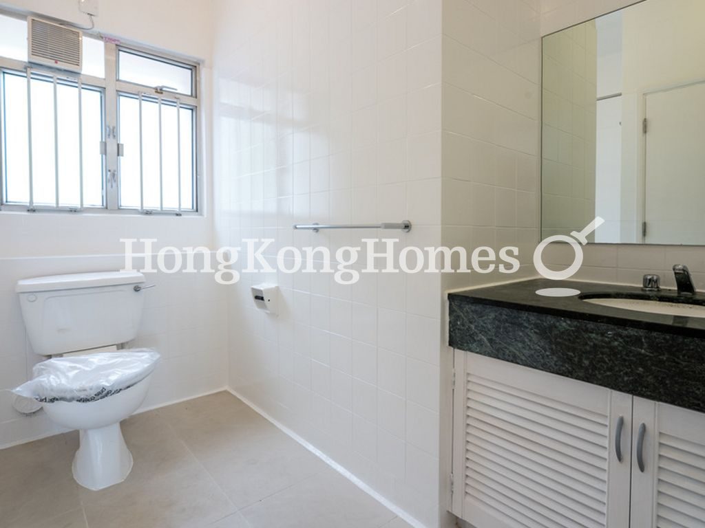 Guest Bathroom — Tam Gardens, Block 04, Pokfulam