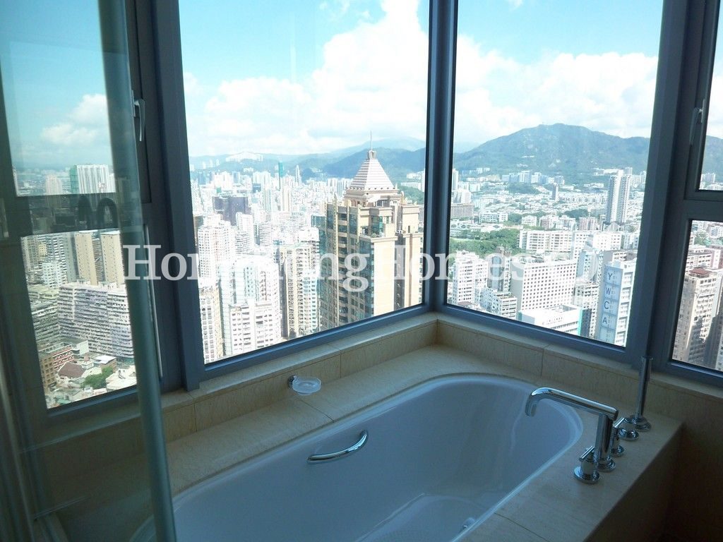 Master Bathroom — 15 Homantin Hill, Ho Man Tin / Waterloo Road