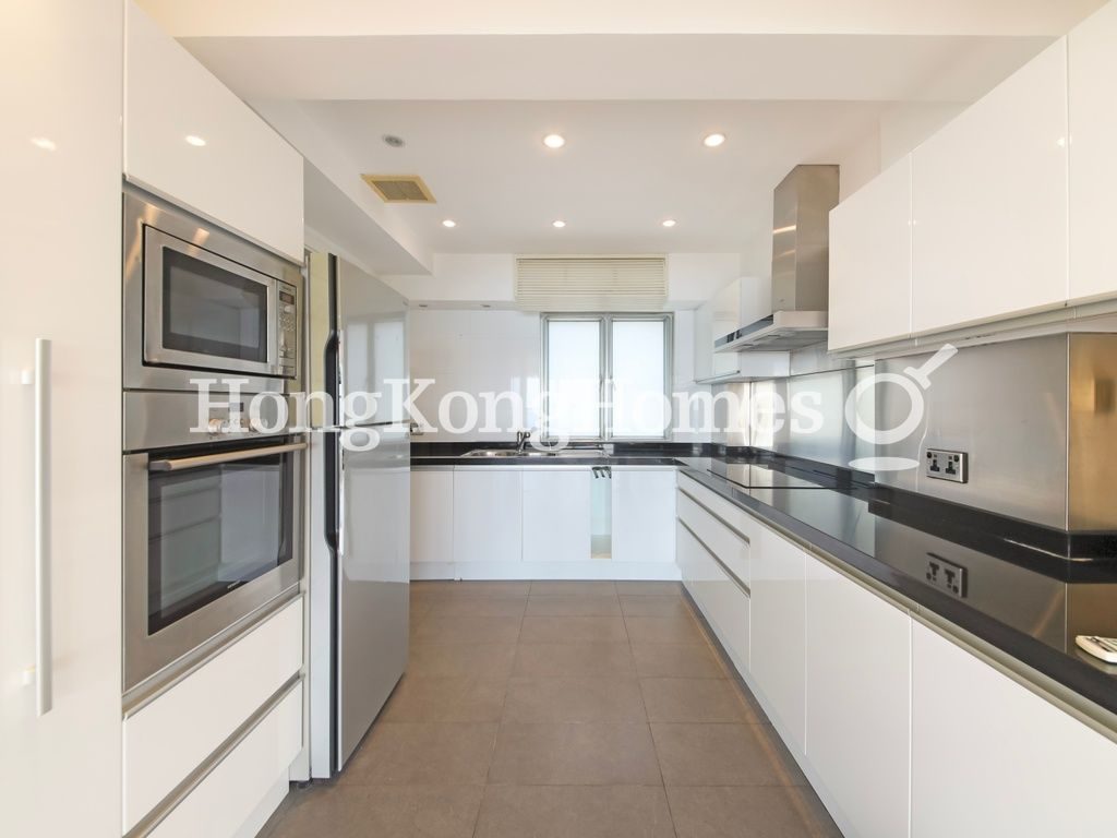 Kitchen — Barker Villa, The Peak