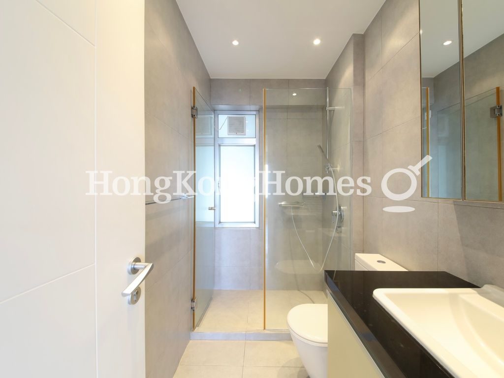 Guest Bathroom — Barker Villa, The Peak