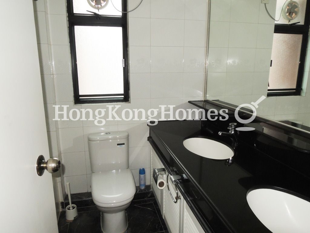 Guest Bathroom — Dynasty Court - Block 05, Mid-levels Central