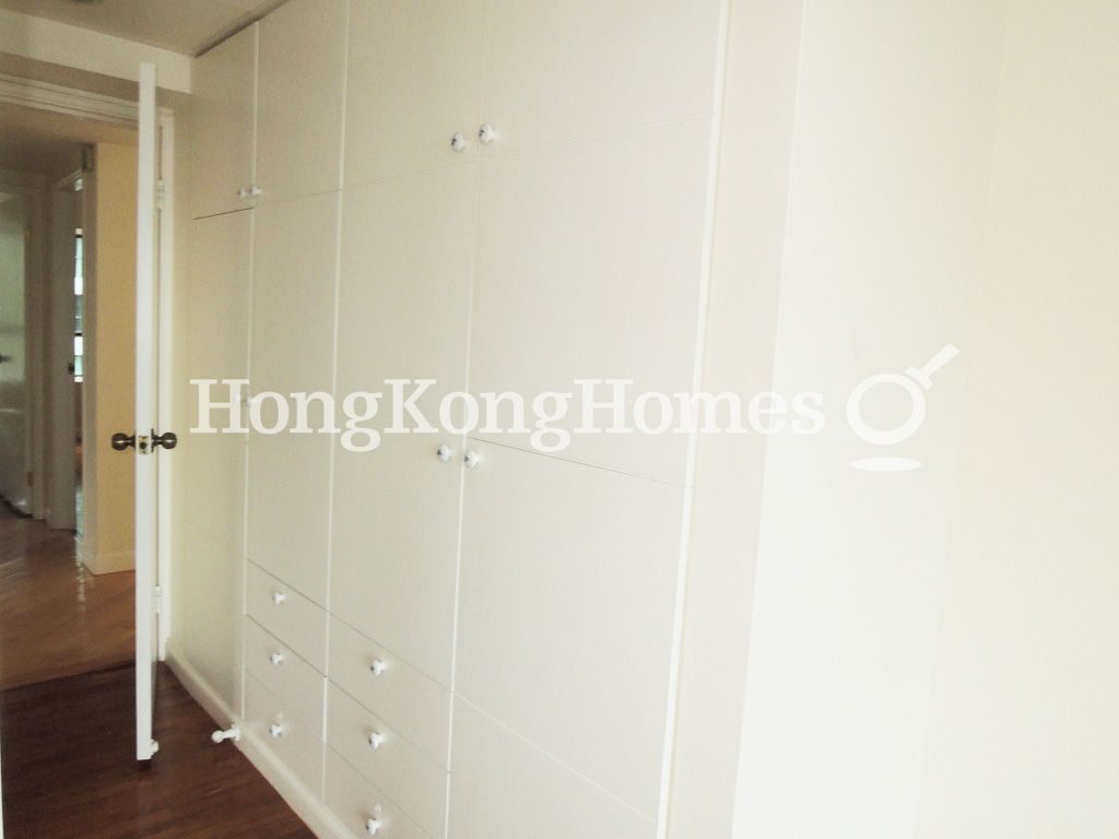 Built-in Wardrobe in Master Bedroom — Dynasty Court - Block 05, Mid-levels Central