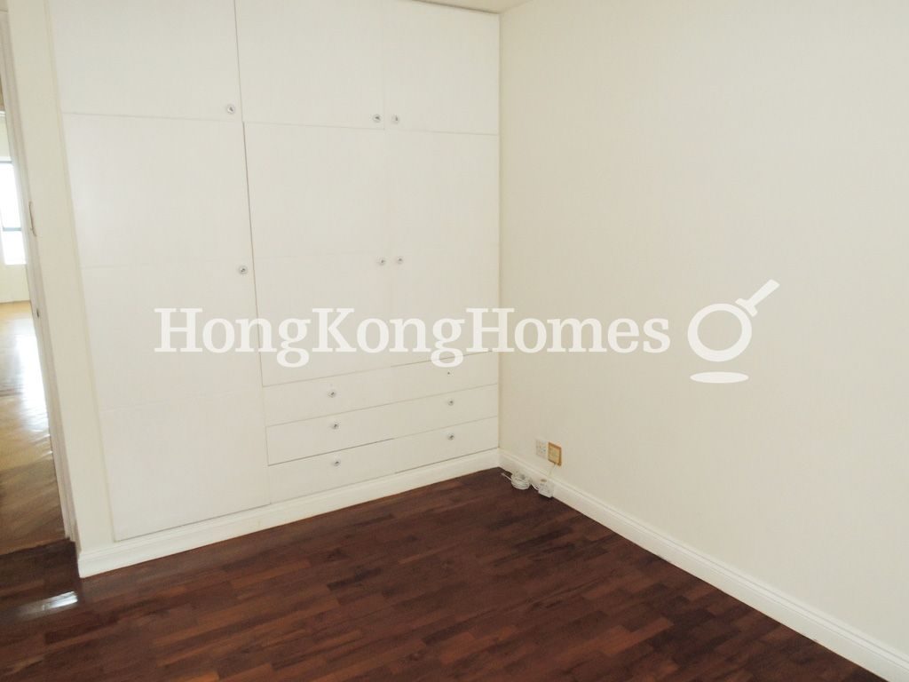 Built-in Wardrobe in Third Bedroom — Dynasty Court - Block 05, Mid-levels Central
