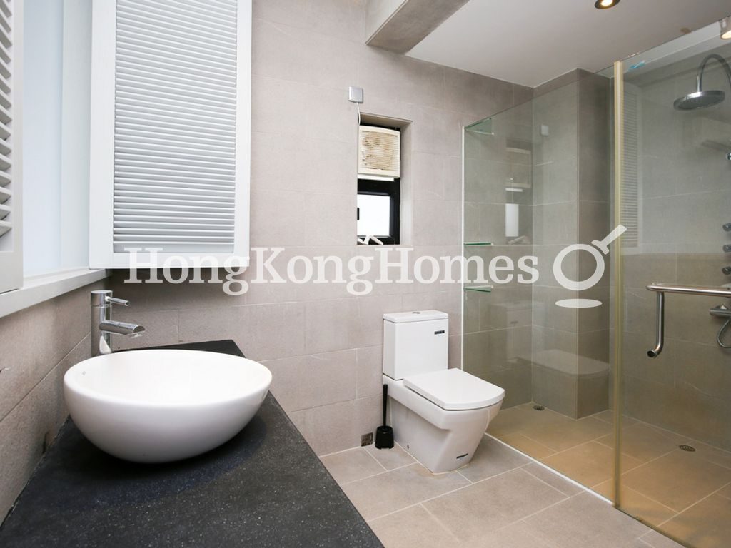 Third Ensuite Bathroom — Floral Villas - House, Sai Kung